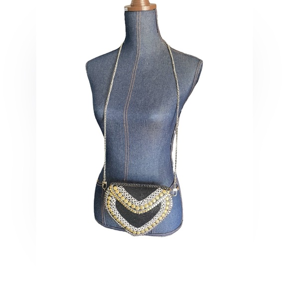 NEW RAMLA Heart Shaped Hardbody Clutch Crossbody Bag Black Silver Gold 6x8 - Picture 2 of 13